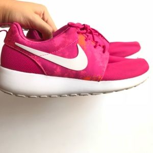 💓 Nike 💕 Pink Roshe